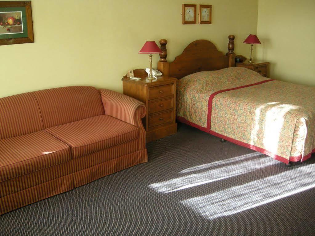 The Terrace At The Settlement Motel Cranbourne Kültér fotó
